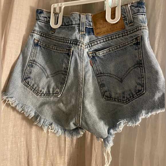 Levi’s high rise shorts - Picture 3 of 3